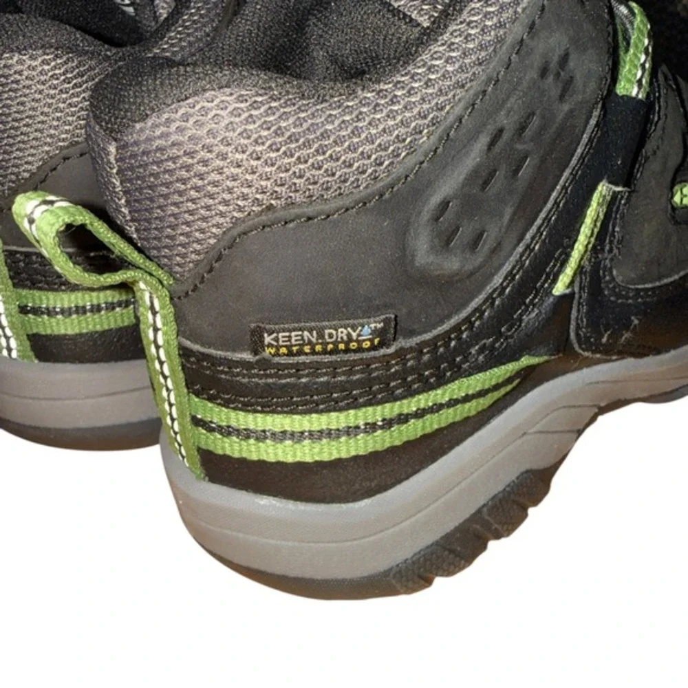 NEW KEEN Big Kids 2 Targhee Mid 